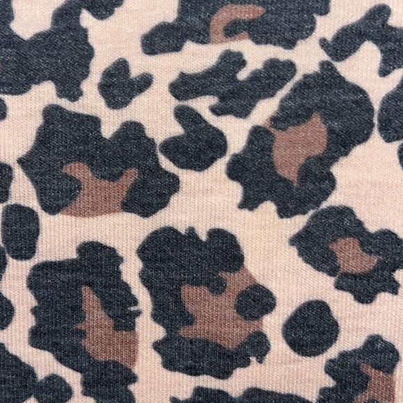 Leopard oversized tee, size xs, crazy train. - Picture 3 of 3